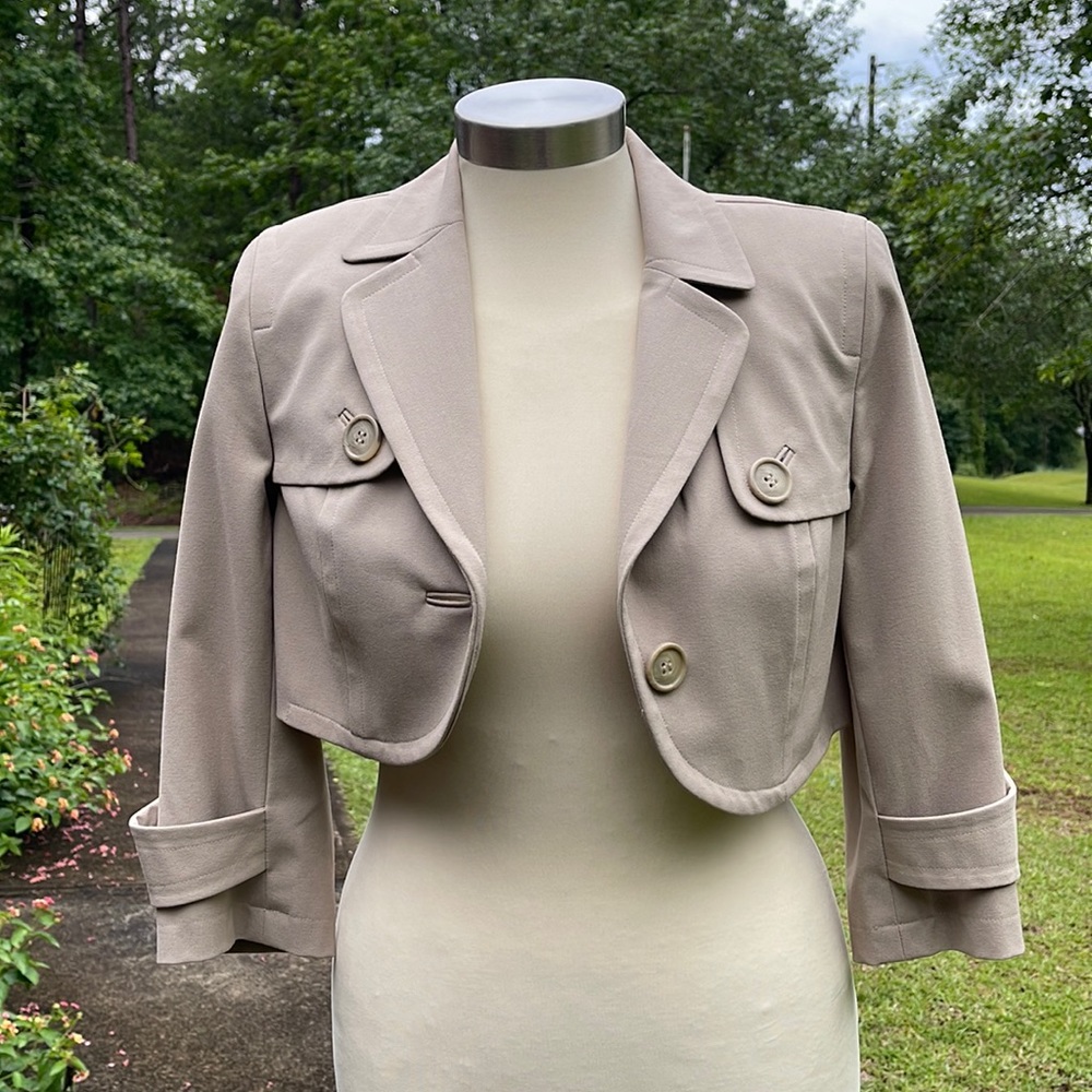 Ann Taylor Loft beige crop jacket size 4P